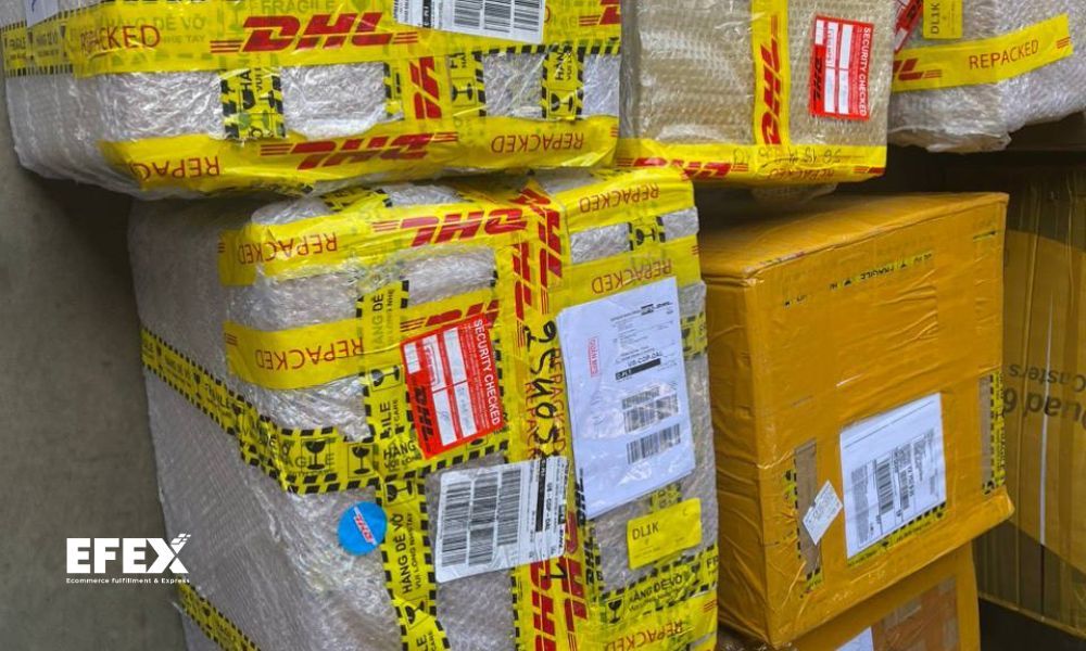 Hàng hóa tại quận 7 được đóng gói gửi đi Mỹ